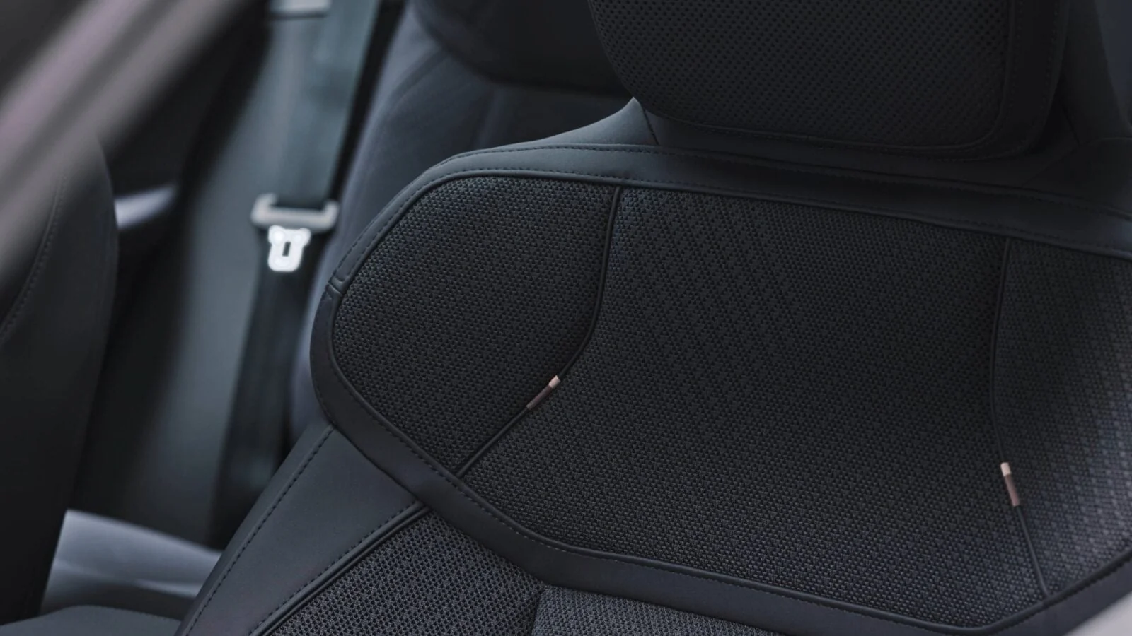 Volvo erfindet den Sicherheitsgurt neu: eine diskrete Innovation, die noch mehr Leben retten könnte